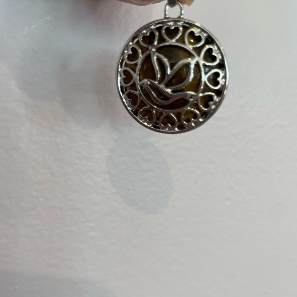 NWOTS Tiger Eye Gems Stone Dove Of Peace Pendant Chakra Reiki Healing Amulet - Picture 3 of 3